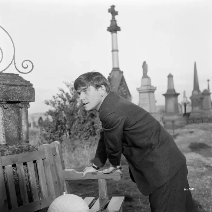 Framed Print : Tom Courtenay in a scene from Billy Liar (1963) Framed Print : Tom Courtenay in a scene from Billy Liar (1963)