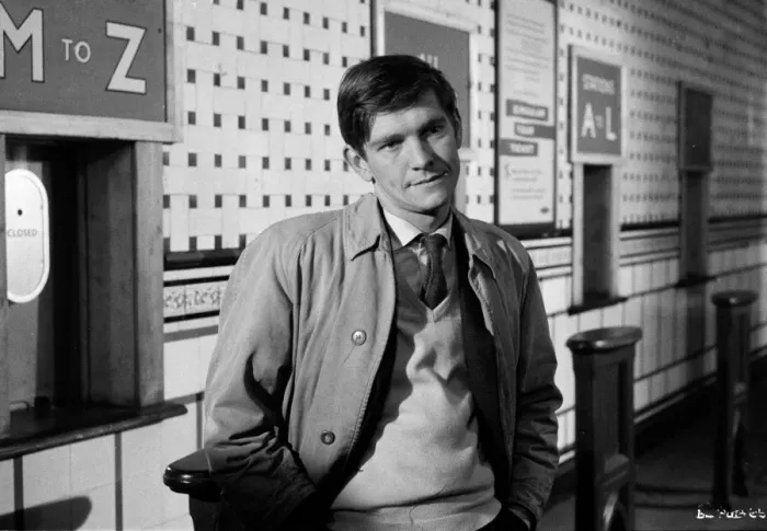 Framed Print : Tom Courtenay on the set of Billy Liar (1963) Framed Print : Tom Courtenay on the set of Billy Liar (1963)