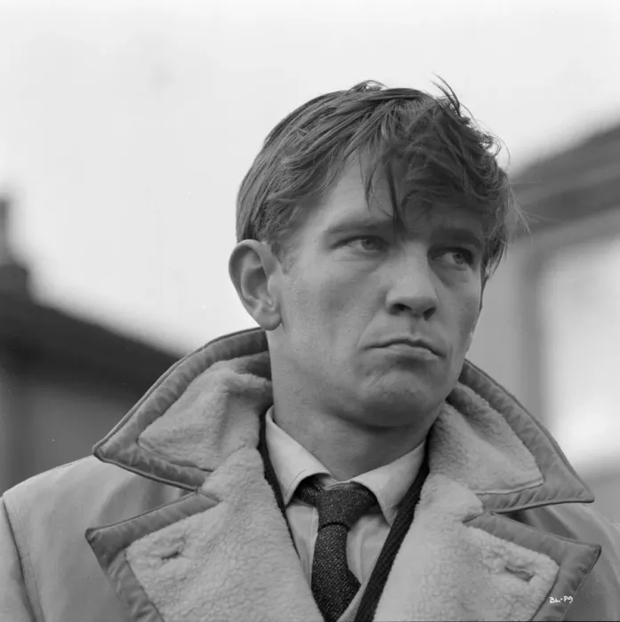Framed Print : Tom Courtenay on the set of Billy Liar (1963) Framed Print : Tom Courtenay on the set of Billy Liar (1963)