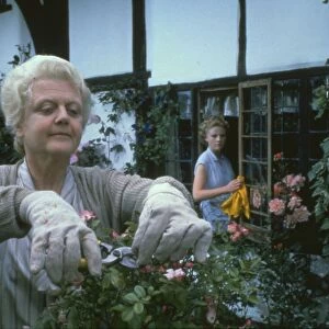 Angels Lansbury as Miss Marple in The Mirror Crack d (1980)