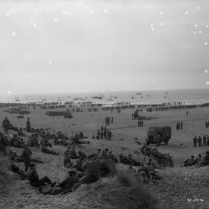 British troops stranded on the beach British troops stranded on the beach