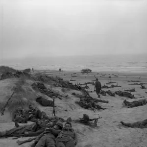 British troops stranded on the beach British troops stranded on the beach