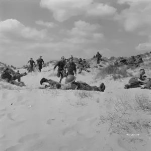 British troops stranded on the beach British troops stranded on the beach