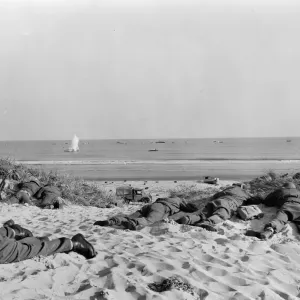 British troops stranded on the beach British troops stranded on the beach