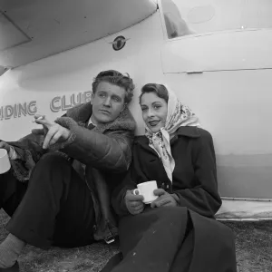 "dan1950 bw neg pub 070".