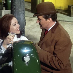 Diana Rigg and Patrick MacNee as Emma Peel and Steed