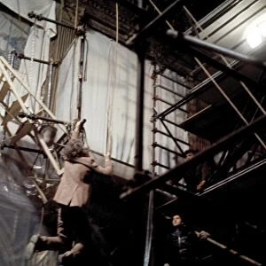 Donald Sutherland dangles from scaffolding in a scene of Don t Look Now (1973)