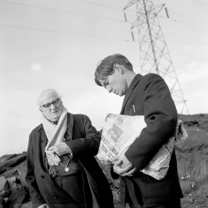 Finlay Currie and Tom Courtenay in a scene from Billy Liar (1963)