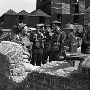 A group scene from Dunkirk (1958) A group scene from Dunkirk (1958)