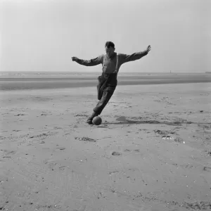 John Mills in Dunkirk (1958)