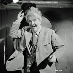 Joseph Tomelty dans M. Pedelty dans Meet Mr. Lucifer (1953). Joseph Tomelty dans M. Pedelty dans Meet Mr. Lucifer (1953).