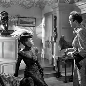 A production still image from Kind Hearts And Coronets (1949)