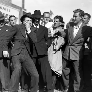 A scene set in a crowd from Brighton Rock (1947)