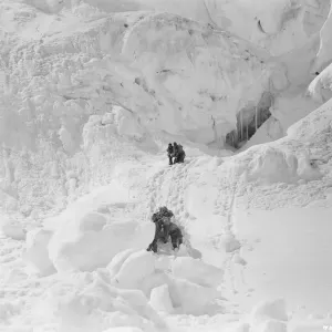 négatif en noir et blanc, prise 016 de la série sco1948. négatif en noir et blanc, prise 016 de la série sco1948.