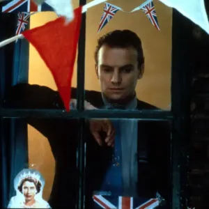 Sting in a scene from Plenty (1985) Sting in a scene from Plenty (1985)