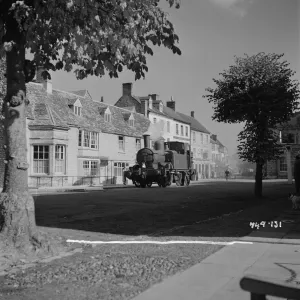 The Thunderbolt thunders through Titfield