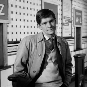 Tom Courtenay on the set of Billy Liar (1963) Tom Courtenay on the set of Billy Liar (1963)
