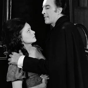 Wendy Hamilton as Julie and Christopher Lee as Dracula