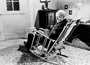 Alastair Sim as Inspector Poole in a scene from An Inspector Calls (1954)