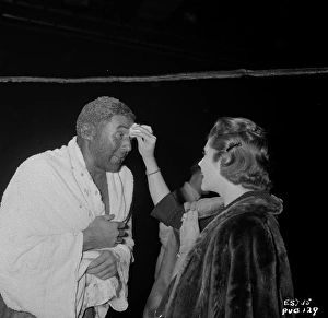 Anthony Quayle on the set of Ice Cold In Alex (1958) Anthony Quayle on the set of Ice Cold In Alex (1958)