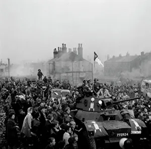 <b class=qtipBold><figcaption>Billy Liar</figcaption></b><br>A crowd shot from Billy Liar<br><em>© Copyright © Studiocanal Films Ltd</em> Billy Liar