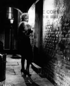 Brenda Bruce in a production still image from Peeping Tom (1960) Brenda Bruce in a production still image from Peeping Tom (1960)