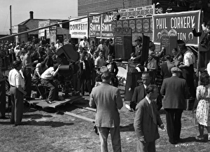 <b class=qtipBold><figcaption>Brighton Rock (1947) publicity</figcaption></b><br>Filming a racecourse sequence on Brighton Rock.<br><em>© Copyright © Studiocanal Films Ltd</em> Brighton Rock (1947) publicity