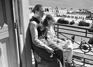 <b class=qtipBold><figcaption>Brighton Rock (1947) publicity</figcaption></b><br>Richard Attenborough with his wife Sheila Sim in Brighton during the filming of Brighton Rock.<br><em>© Copyright © Studiocanal Films Ltd</em> Brighton Rock (1947) publicity