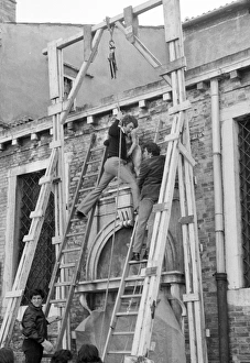 Don t Look Now