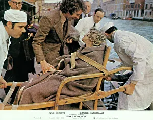 Donald Sutherland and Julie Christie in a lobby card for Don t Look Now (1973)