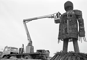 <b class=qtipBold><figcaption>Filming The Wicker Man</figcaption></b><br>final touches to the Wicker Man before the filming of the finale<br><em>© Copyright © Studiocanal Films Ltd</em> Filming The Wicker Man
