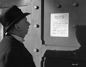 <b class=qtipBold><figcaption>Kind Hearts And Coronets</figcaption></b><br><br><em>© Copyright © Studiocanal Films Ltd</em> Kind Hearts And Coronets