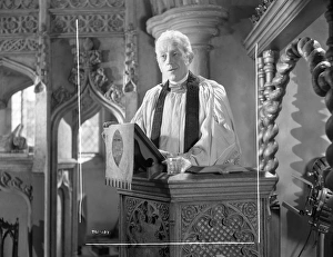 <b class=qtipBold><figcaption>Kind Hearts And Coronets</figcaption></b><br><br><em>© Copyright © Studiocanal Films Ltd</em> Kind Hearts And Coronets