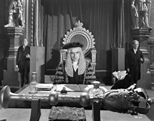 <b class=qtipBold><figcaption>Kind Hearts And Coronets</figcaption></b><br><br><em>© Copyright © Studiocanal Films Ltd</em> Kind Hearts And Coronets