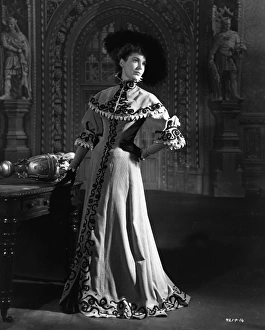 <b class=qtipBold><figcaption>Kind Hearts And Coronets</figcaption></b><br><br><em>© Copyright © Studiocanal Films Ltd</em> Kind Hearts And Coronets