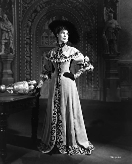 <b class=qtipBold><figcaption>Kind Hearts And Coronets</figcaption></b><br><br><em>© Copyright © Studiocanal Films Ltd</em> Kind Hearts And Coronets