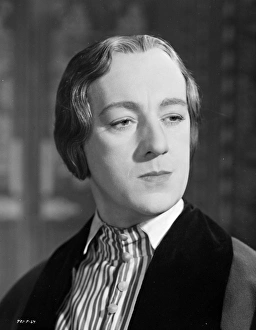 <b class=qtipBold><figcaption>Kind Hearts And Coronets</figcaption></b><br>KIN_BW_NEG_ 01<br><em>© Copyright © Studiocanal Films Ltd</em> Kind Hearts And Coronets