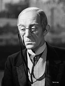 <b class=qtipBold><figcaption>Kind Hearts And Coronets</figcaption></b><br>KIN_BW_NEG_ 00<br><em>© Copyright © Studiocanal Films Ltd</em> Kind Hearts And Coronets