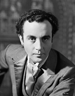 <b class=qtipBold><figcaption>Kind Hearts And Coronets</figcaption></b><br>KIN_BW_NEG_ 02<br><em>© Copyright © Studiocanal Films Ltd</em> Kind Hearts And Coronets