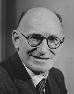 <b class=qtipBold><figcaption>mag1954 bw pri por 047</figcaption></b><br><em>© Copyright Studiocanal Films Ltd</em> mag1954 bw pri por 047