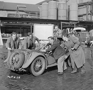 <b class=qtipBold><figcaption>The Man In The White Suit</figcaption></b><br>man19_bw_neg_ 00<br><em>© Copyright © Studiocanal Films Ltd</em> The Man In The White Suit
