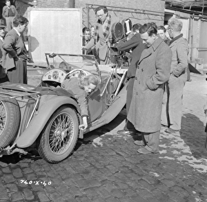 <b class=qtipBold><figcaption>The Man In The White Suit</figcaption></b><br>man19_bw_neg_ 00<br><em>© Copyright © Studiocanal Films Ltd</em> The Man In The White Suit