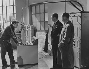<b class=qtipBold><figcaption>The Man In The White Suit</figcaption></b><br><br><em>© Copyright © Studiocanal Films Ltd</em> The Man In The White Suit