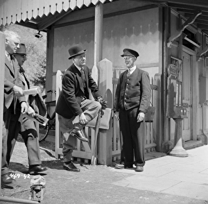 Naunton Wayne as Blakeworth