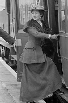 <b class=qtipBold><figcaption>The Railway Children</figcaption></b><br><br><em>© Copyright © Studiocanal Films Ltd</em> The Railway Children