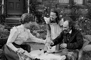 <b class=qtipBold><figcaption>The Railway Children</figcaption></b><br><br><em>© Copyright © Studiocanal Films Ltd</em> The Railway Children