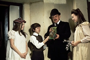 <b class=qtipBold><figcaption>The Railway Children</figcaption></b><br><br><em>© Copyright © Studiocanal Films Ltd</em> The Railway Children