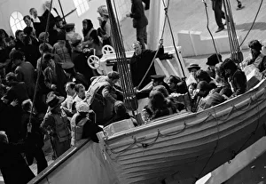 <b class=qtipBold><figcaption>sos1979 bw neg 032</figcaption></b><br><em>© Copyright Studiocanal Films Ltd</em> sos1979 bw neg 032
