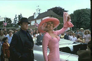 Images Dated 12th March 2008: Tony Curtis and Kim Novak in The Mirror Crack d (1980)