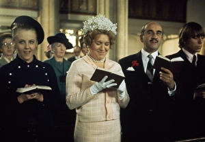Warren Mitchell and Pat Heywood as Fred Midway and Hilda Midway